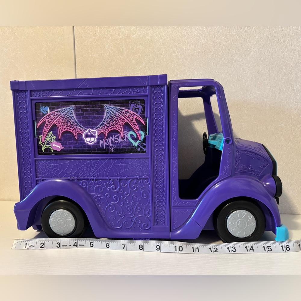 Monster High | Purple Toy Vehicle with Bat Design - Picture 6 of 7